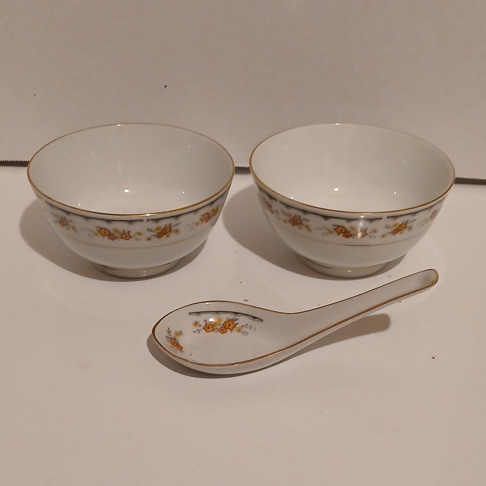 Guoguang Elegant Floral Porcelain Bowl and Spoon Set